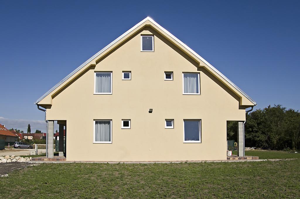 Luca Apartman Sopron Esterno foto