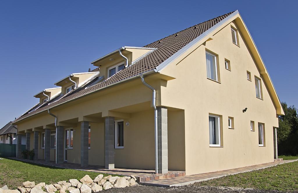 Luca Apartman Sopron Esterno foto
